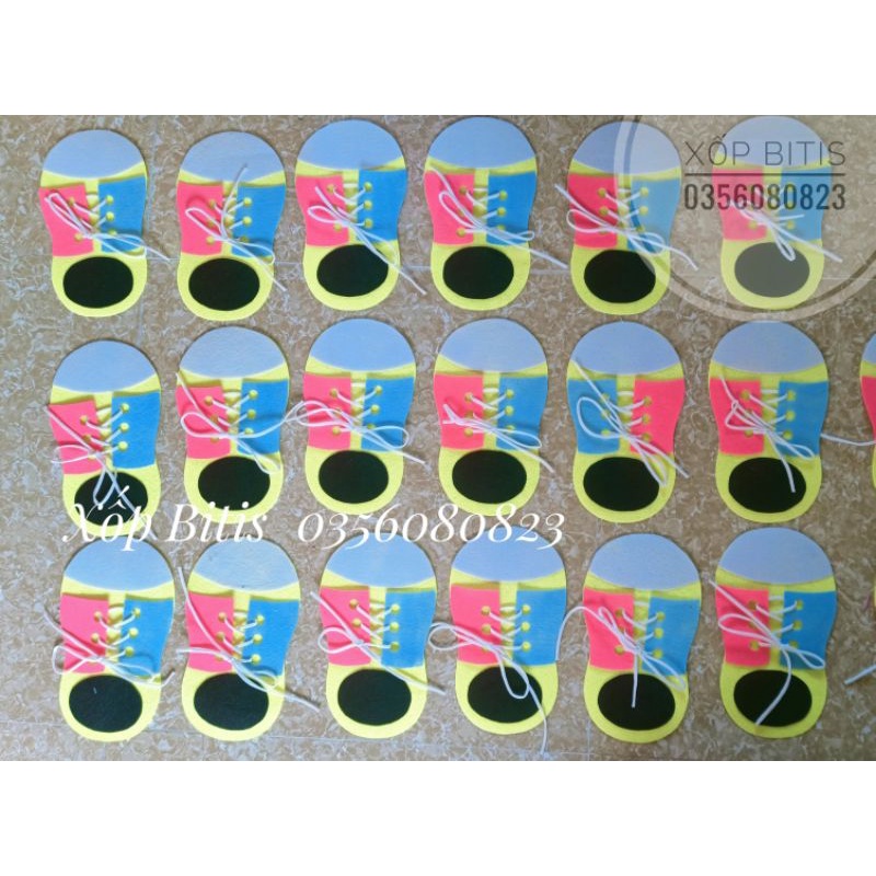 Kỹ năng xỏ dây giày cho bé mầm non