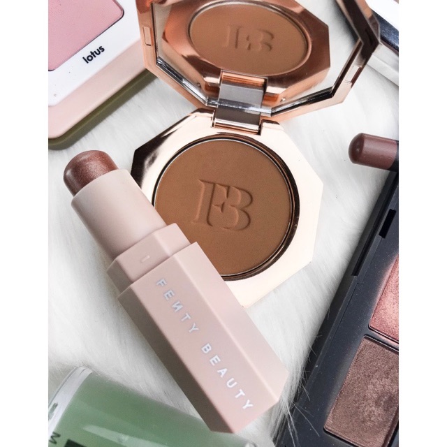 Set 2 sản phẩm Fenty Beauty Lil Broze Stix Duo Mini Bronzer + 2% phí bán hàng