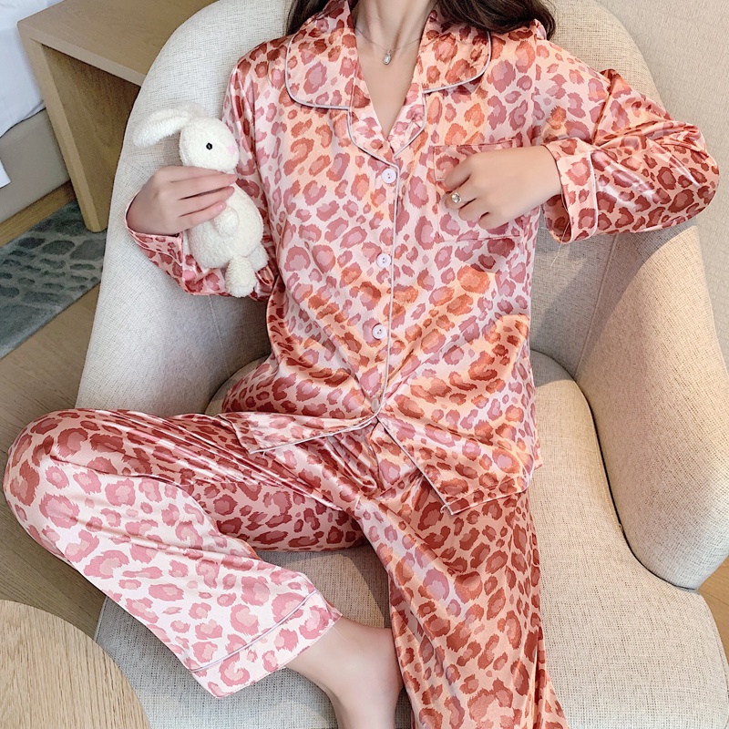 Bộ Đồ Ngủ Vải Lụa Satin Tay Dài In Họa Tiết Da Báo Dành Cho Nữ