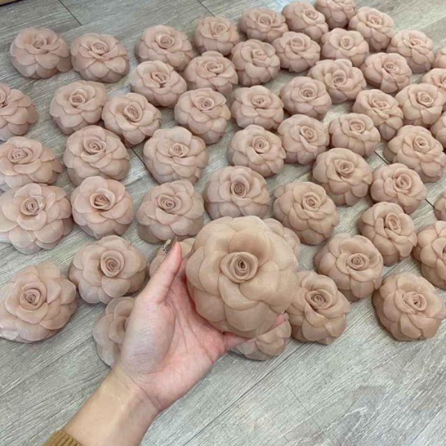 Hoa cài áo váy - Hoa trà cài áo kèm hộp đựng