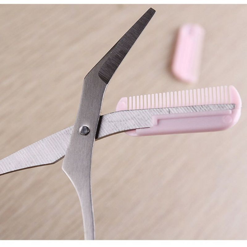 Kéo cắt tỉa lông mày tặng kèm đầu lược chải mini nhỏ gọn tiện lợi,dễ sử dụng cho đôi lông mày đẹp như ý muốn