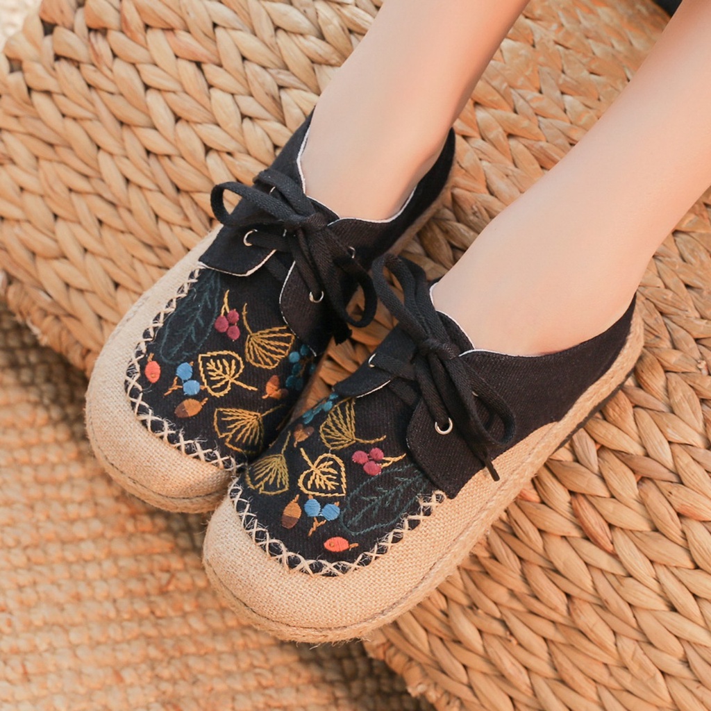 TAM19 Giày vải bố thêu hoa