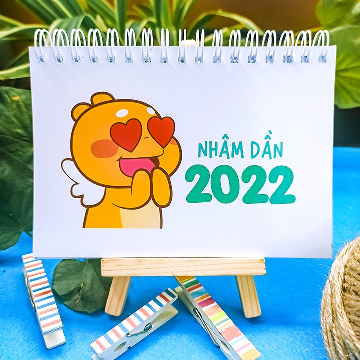 { TẶNG GIÁ ĐỠ } Bộ Lịch sổ tay để bàn âm dương 2022 mini A6 QooBee Ong Vàng vừa làm sổ vừa làm lịch để bàn đa năng.