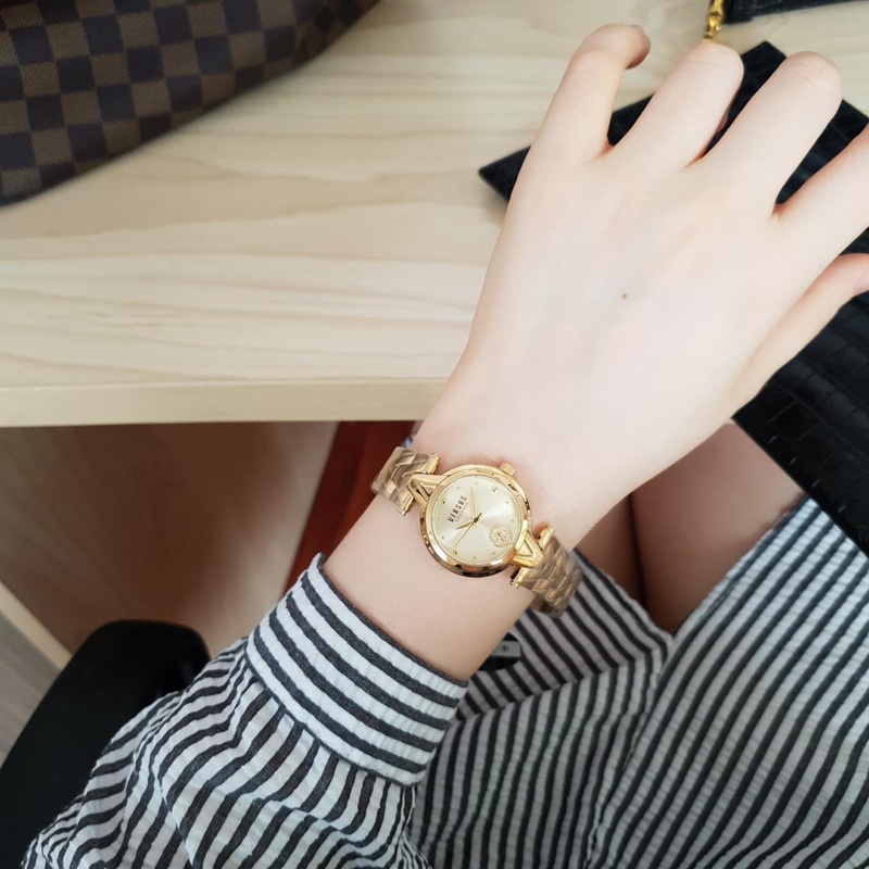 Đồng hồ nữ Versus dây thép, kích thước 30m