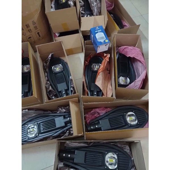 Đèn đường chiếc lá BẢO HÀNH 2 NĂM-chuyên phân phối đèn 50w 100w 150w 200w