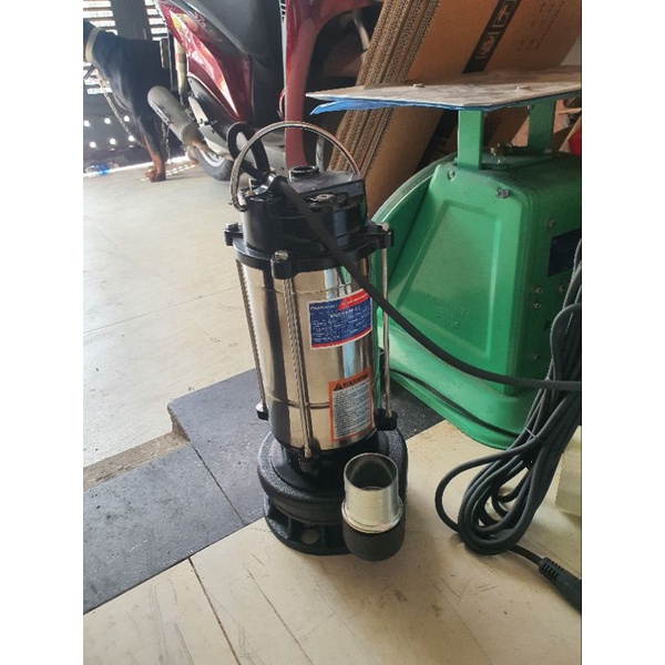 Máy bơm chìm 3HP OSAKA WQD15-18-2.2