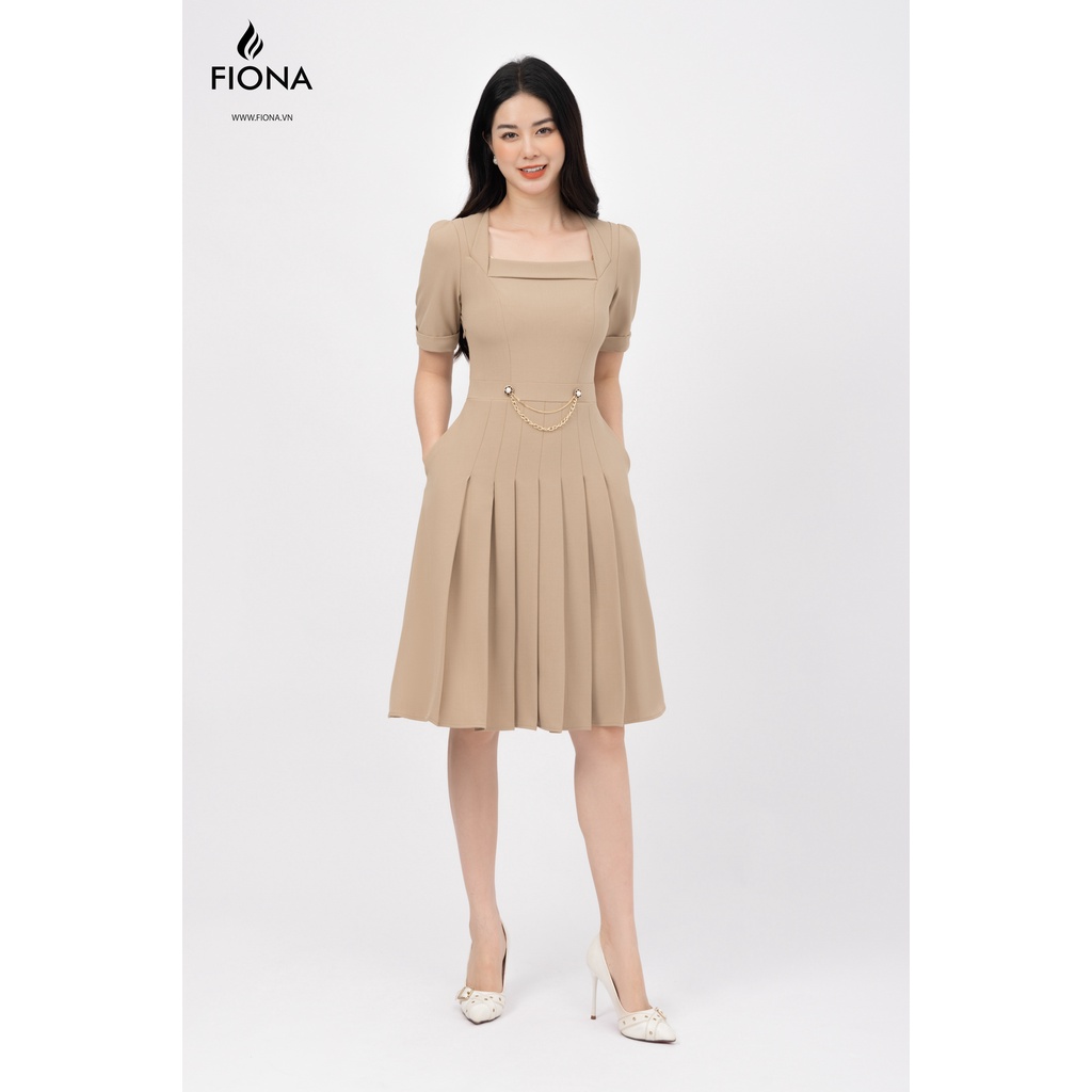 Đầm công sở nữ Fiona dáng ôm xếp ly thân dưới cổ vuông cách điệu F451075