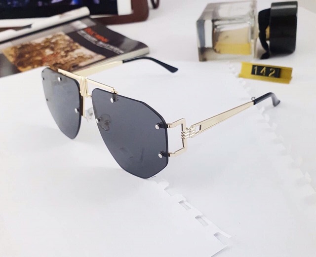 Kính bảng chuồng