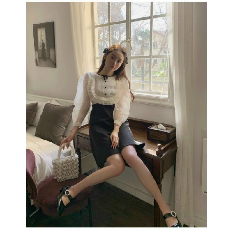 Đầm đen phối trắng cổ bèo nơ thắt