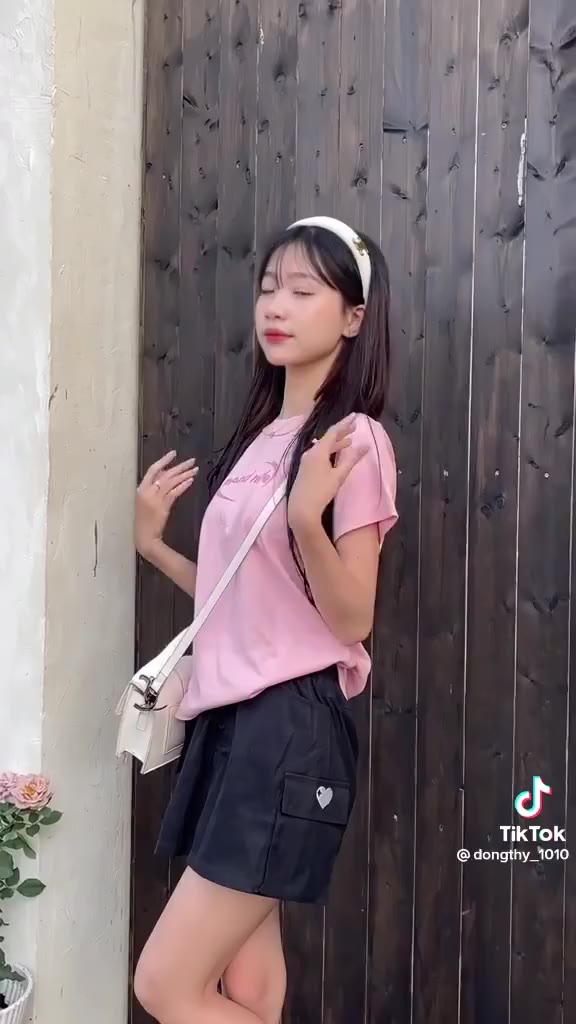 Áo baby tee MONÁ - TERRA, Áo phông baby tee nữ chất thun cotton co dãn hot trend | BigBuy360 - bigbuy360.vn