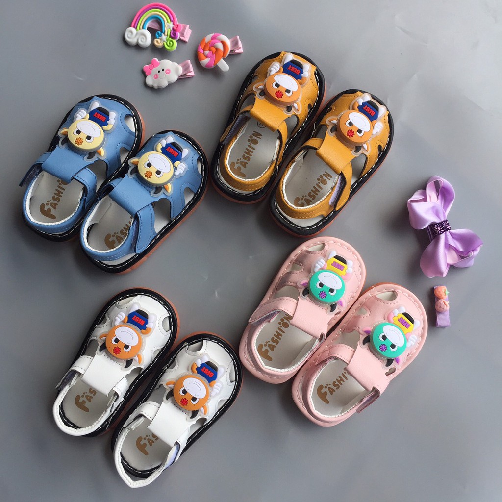 Sandal tập đi cho bé trai, bé gáihình con trâu dễ thương có đèn led bé nào cũng thích mê mã mới 2039