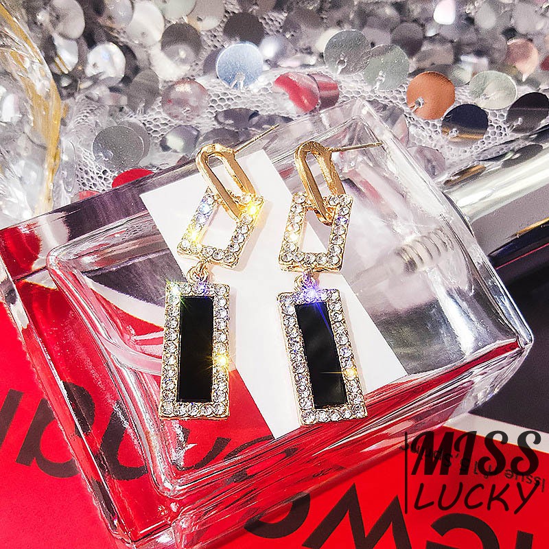 Khuyên tai nữ trang dáng dài tạo hình độc đáo