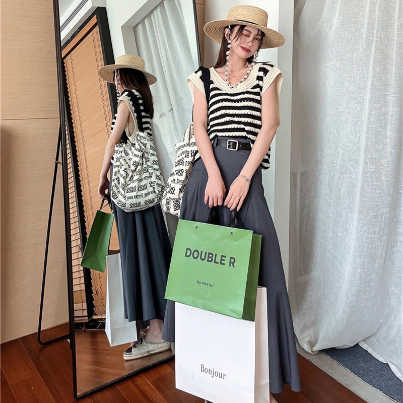 Áo Dệt Kim Sát Nách Cổ Tròn Hoạ Tiết Kẻ Sọc Thiết Kế Khoét Độc Đáo