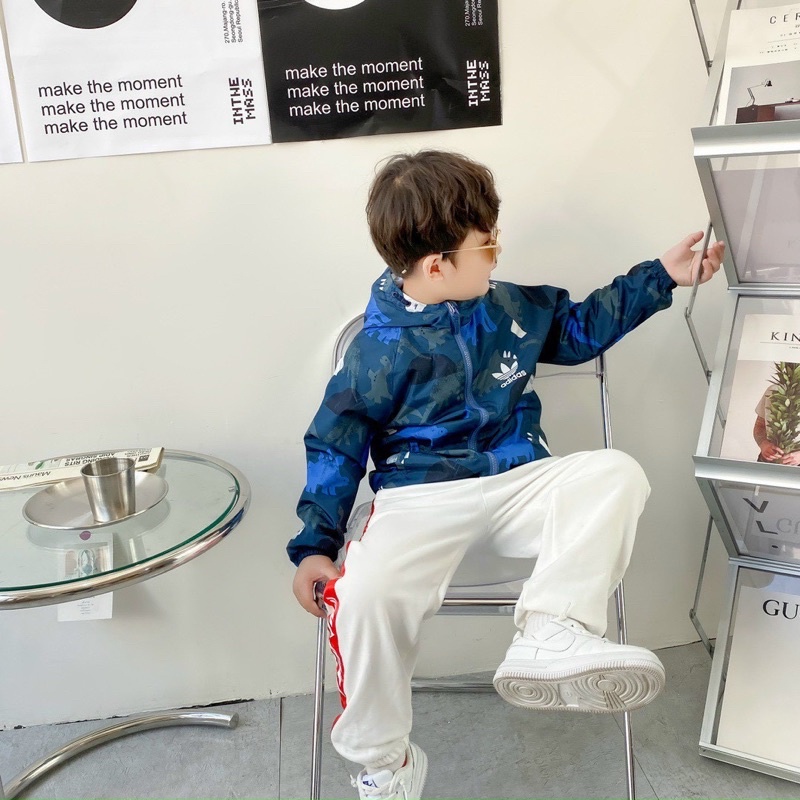 Áo khoác gió adi.das cho bé trai hình khủng long size từ 12-35 cân