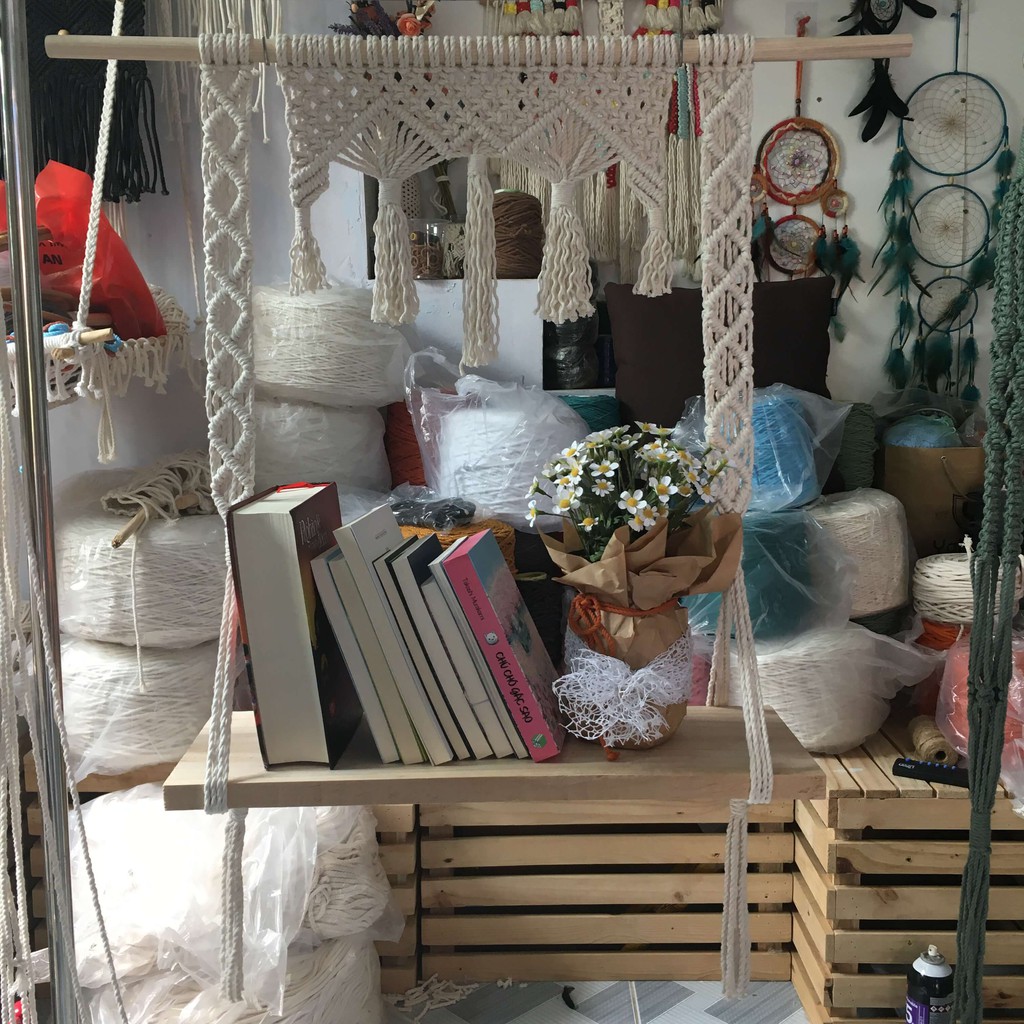 Kệ gỗ treo tường macrame có dây thừng ngang 60cm x 25cm làm giá sách, kệ trang trí