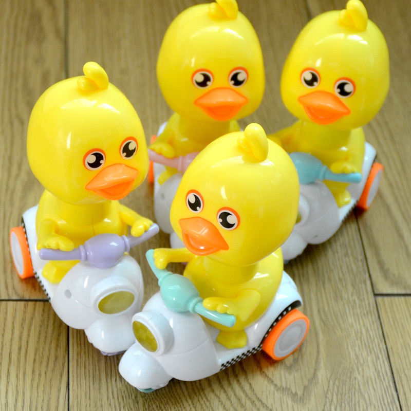 Xe Máy Đồ Chơi Hình Chú Vịt Vàng Nhỏ Nhắn Xinh Xắn Dành Cho Bé 2-3 Tuổi