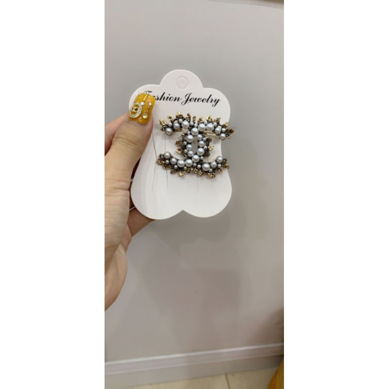 cài áo chanel