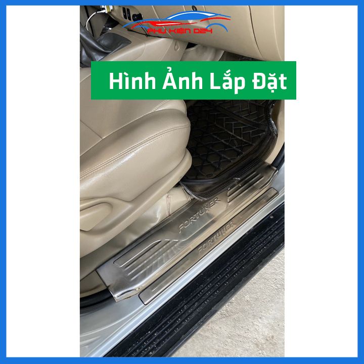 Bộ ốp bậc cửa trong ngoài Fortuner 2006-20017-2008-2009-2010-2011-2012-2013-2014-2015 Inox chống trầy trang trí xe