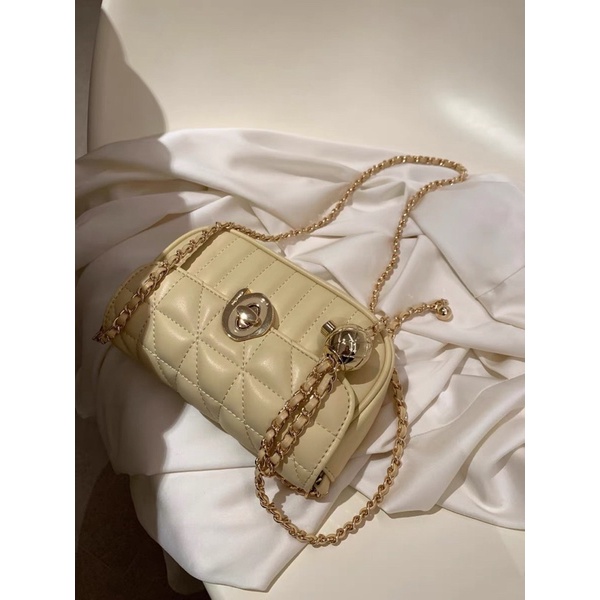 Túi 𝐂𝐡𝐢𝐨'𝟐𝐧𝐝 vân khoá kim loại