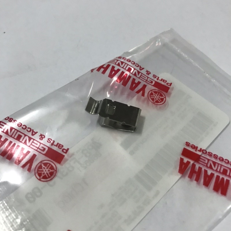 4P8-F8379-00 |  Kẹp dàn áo, phe cài dàn nhựa Exciter 150