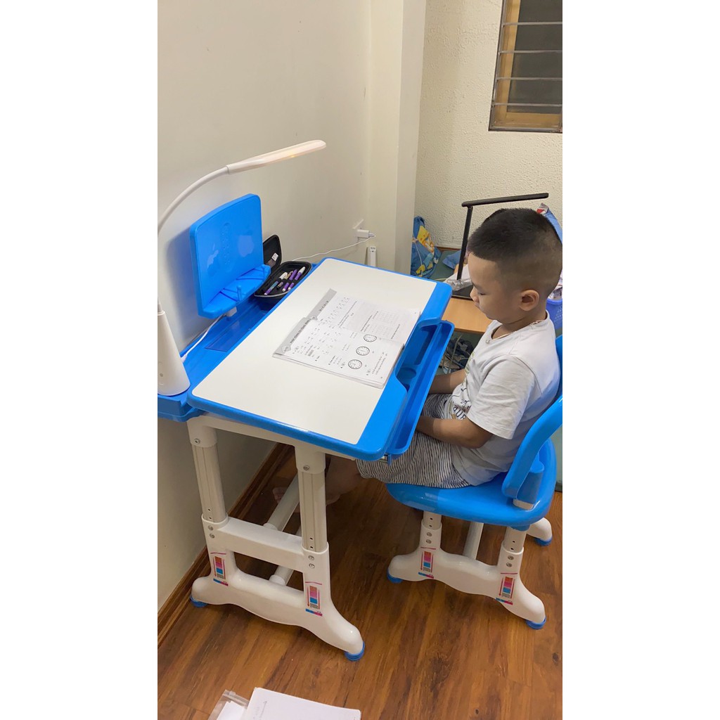 Bàn ghế thông minh chống gù chống cận cho học sinh kích thước lớn 52 x 80cm - Tặng kèm đèn LED cảm ứng chống cận | BigBuy360 - bigbuy360.vn