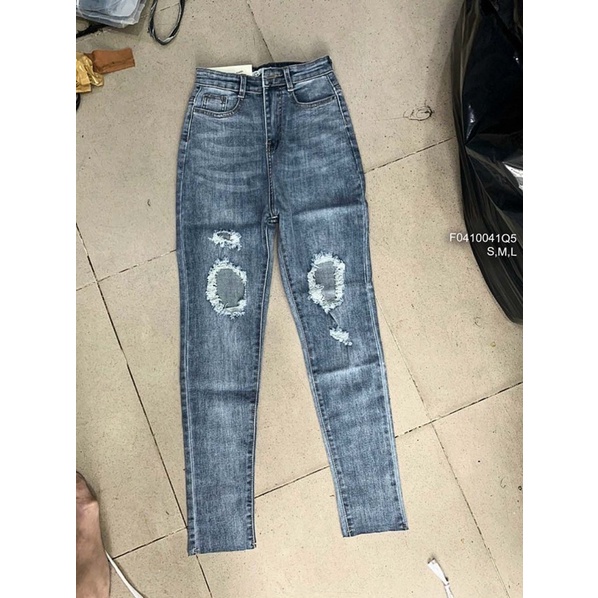 Quần jeans ôm rách đùi
