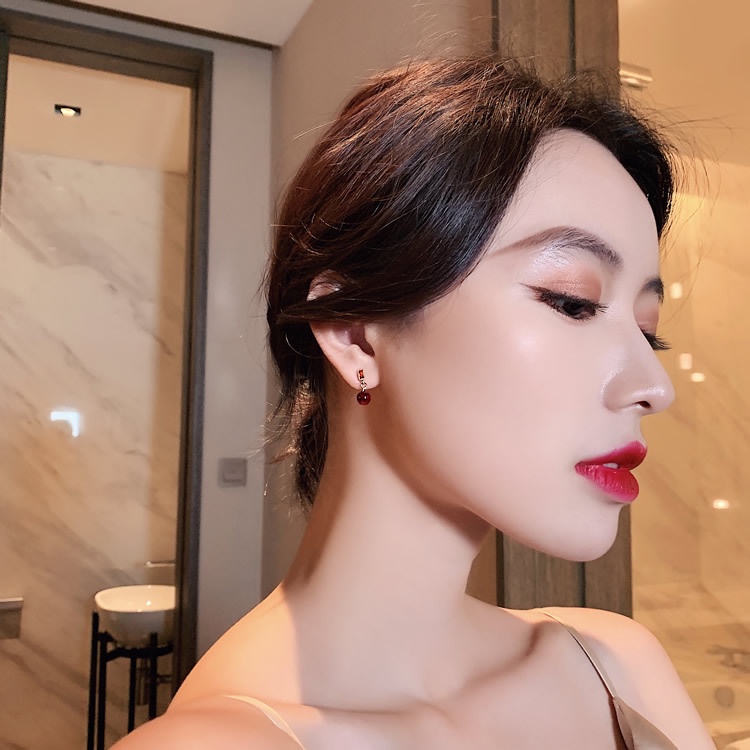 [Hàng mới về] Khuyên Tai Hạt Bất Đối Xứng Màu Đỏ Ruby Sang Trọng Cho Nữ