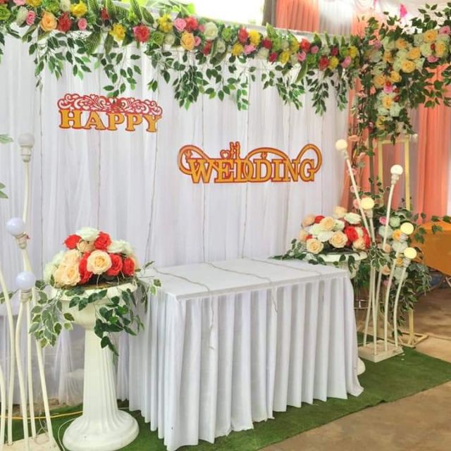 Váy bàn đám cưới