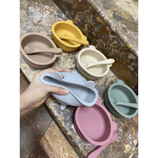 BÁT ĂN DẶM SILICON HÌNH GẤU KÈM THÌA SILICON CAO CẤP CHỐNG LẬT DÀNH CHO BÉ