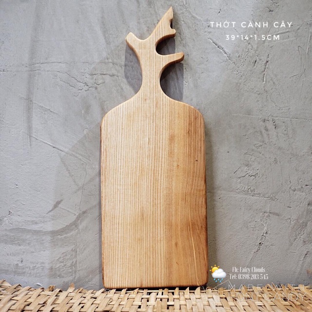 Thớt gỗ tần bì hình cành cây