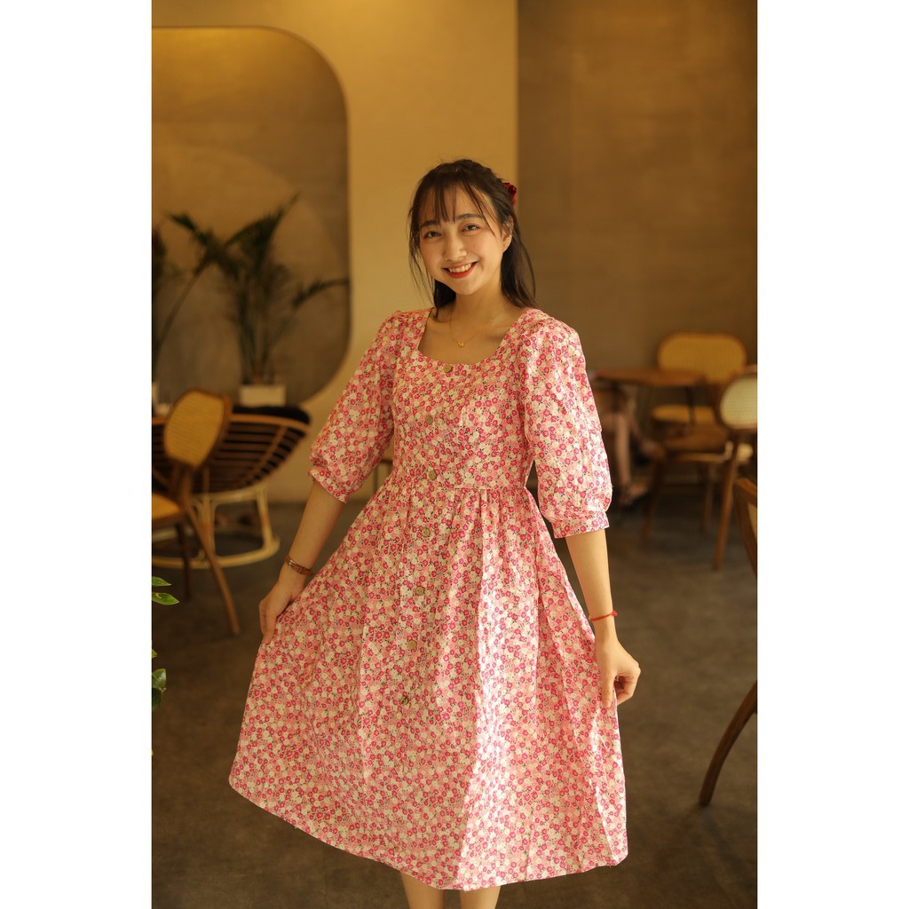 Váy hồng xòe dài đính cúc