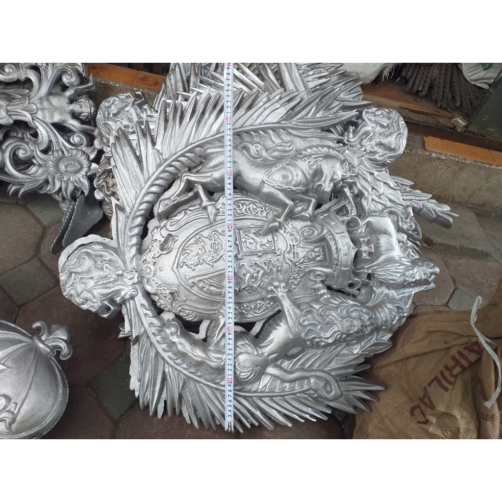 Nhôm phù điêu lá trang trí cửa cổng, hàng rào