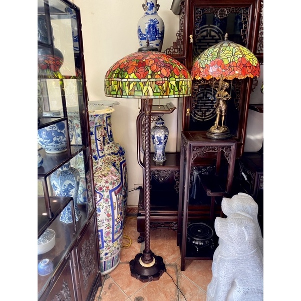 Đèn sàn Tiffany hoa hồng đỏ
