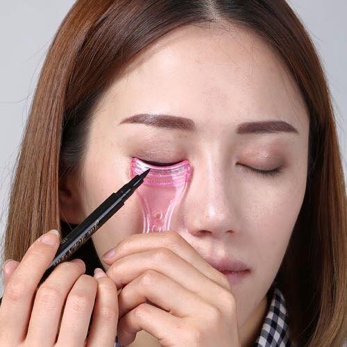 💙 Xanh - Dụng cụ hỗ trợ chải mascara, kẻ mắt | BigBuy360 - bigbuy360.vn