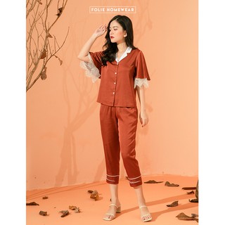 Folie Homewear đồ mặc nhà áo tay ngắn quần lửng thêu FB92.1