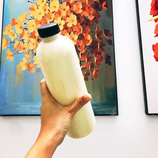 Chai nhựa 1 lít vai ngang cổ rộng kèm nắp  fi 38