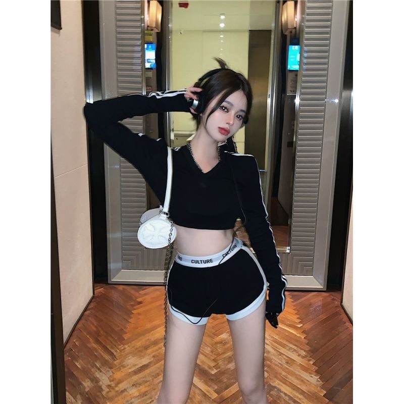 Set Đồ Thể Thao Gồm Áo Thun Tay Dài Màu Đen + Quần Ngắn Lưng Cao Dáng Ôm Thời Trang Mùa Hè Cho Nữ