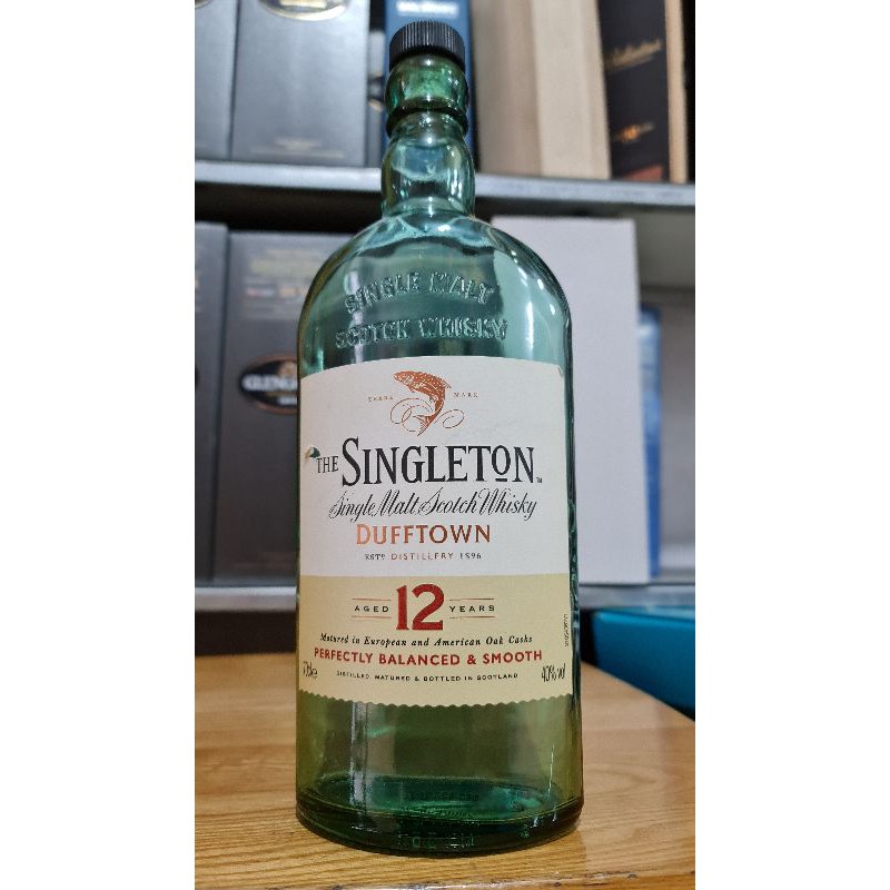 Vỏ chai rượu ngoại The Singleton 12 dùng trang trí nhà cửa quầy bar phòng trà phòng khách.tủ kệ giá quầy hàng trang trí