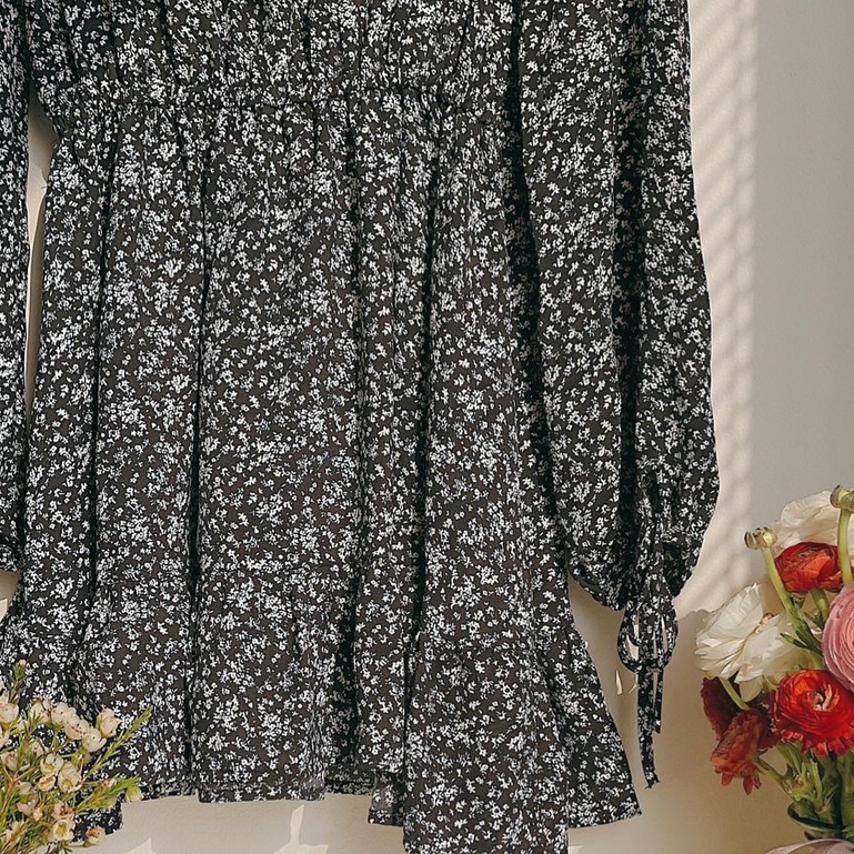 Váy xòe dài tay Naked by V -  Vivi Dress | BigBuy360 - bigbuy360.vn