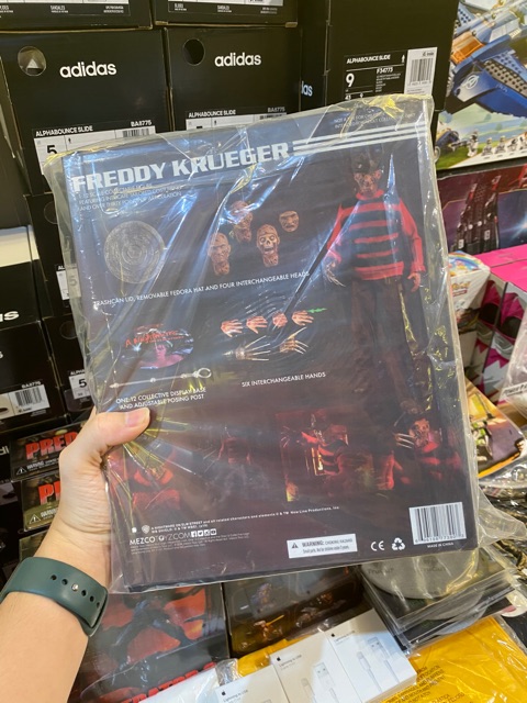 Mô hình Mezco chính hãng - Freddy Krueger