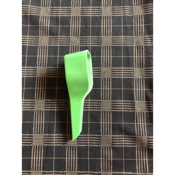 2 Thìa xúc cám cho chim, gà,...