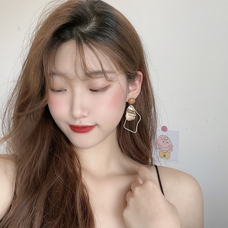 Khuyên Tai Bất Đối Xứng Họa Tiết Hình Học Phong Cách Hồng Kông Cổ Điển