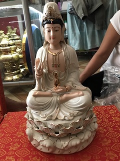 Tượng quan âm ngồi đài sen sứ