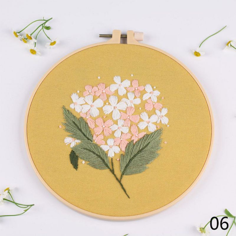 Tranh thêu hoa xinh xắn gồm kim, chỉ; vải in sẵn và hướng dẫn thêu