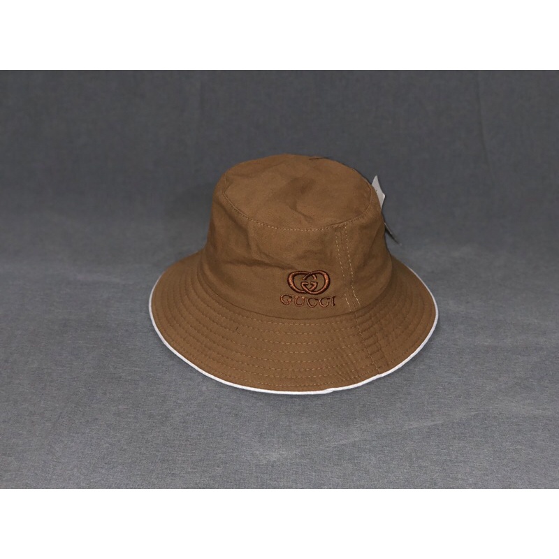 Mũ vành nữ viền trắng logo thêu nổi G C