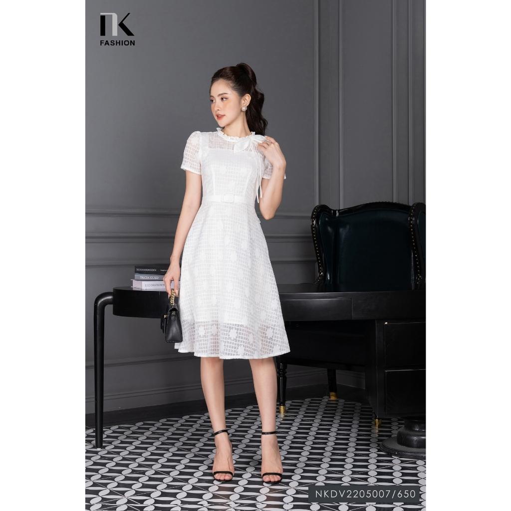 Đầm Thiết Kế Công Sở NK Fashion Cổ Phối Nơ Kèm Đai Thanh Lịch, Chất Vải Ren Kẻ Ô Mềm Mượt NKDV2205007