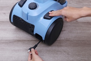 Máy hút bụi Electrolux EC31-2BB 1800W
