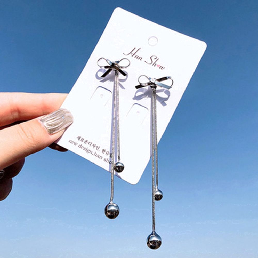 Hoa tai dáng dài tua rua hình nơ chất liệu kim loại kiểu Hàn Quốc thanh lịch