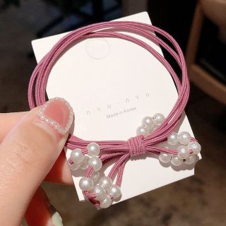 Cột tóc nơ có hạt châu nhỏ