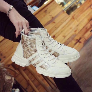 Giày sneaker